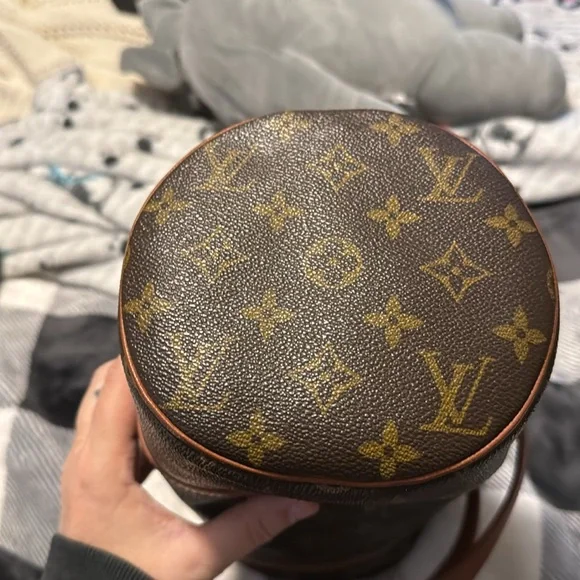 Authentic Louis Vuitton monogram Papillion 30 with pouch - Picture 4 of 16